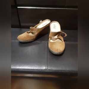 Strictly Comfort Women's Leather Wedge  Mary Jane Brown  Heel Upper Size 7M